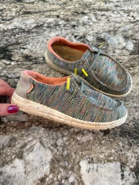 Little girls Hey Dudes